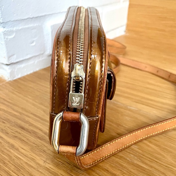 Louis Vuitton Authentic Vernis Christie MM Crossbody Bag - Picture 3 of 15